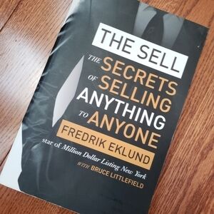 𝅺book on : How to sell anything to anyone.